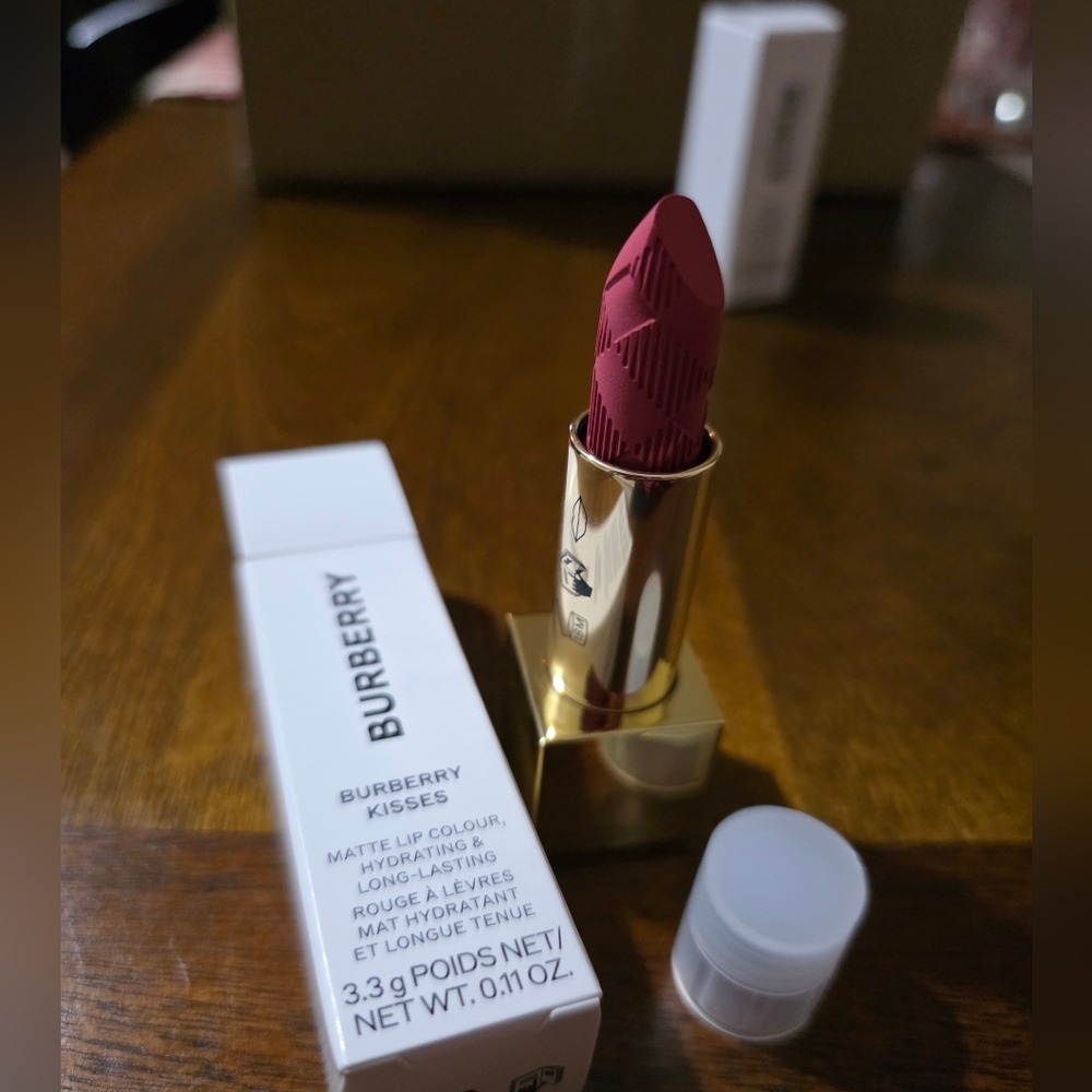 Burberry Kisses Matte Lipstick In Unicorn Pink 34 New ( Replacement Cap)